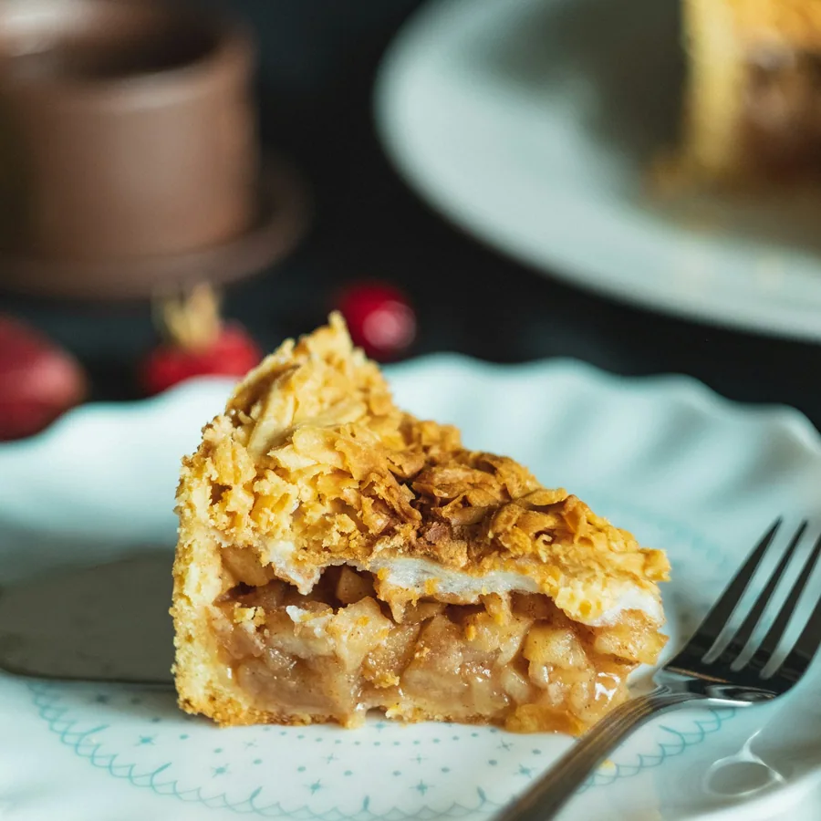 Slice of apple cinnamon crumble pie